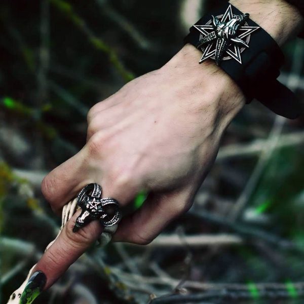 ALCHEMY GOTHIC Bracelet ‘Baphomet’ En Cuir Noir vente en ligne 5